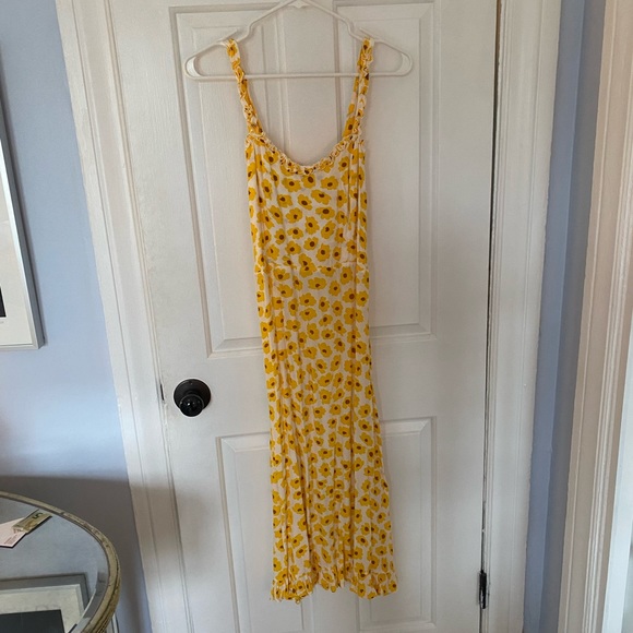FAITHFULL THE BRAND Noemie Yellow Floral Print Ruffle Midi Dress - Picture 2 of 4